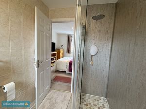 En-suite shower room- click for photo gallery